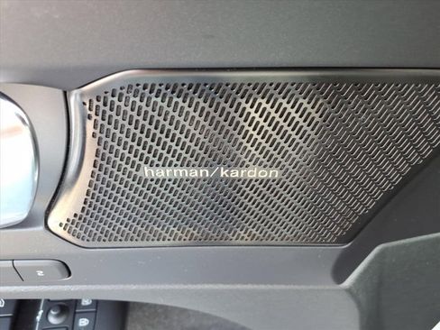 Used 2021 Volvo XC40 T5 R-Design w/ Climate Package image 15