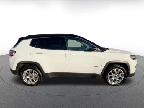 Used 2025 Jeep Compass Limited image 16