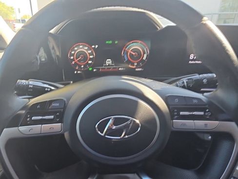 Used 2022 Hyundai Elantra Limited w/ Preferred Accessory Package FWD image 18