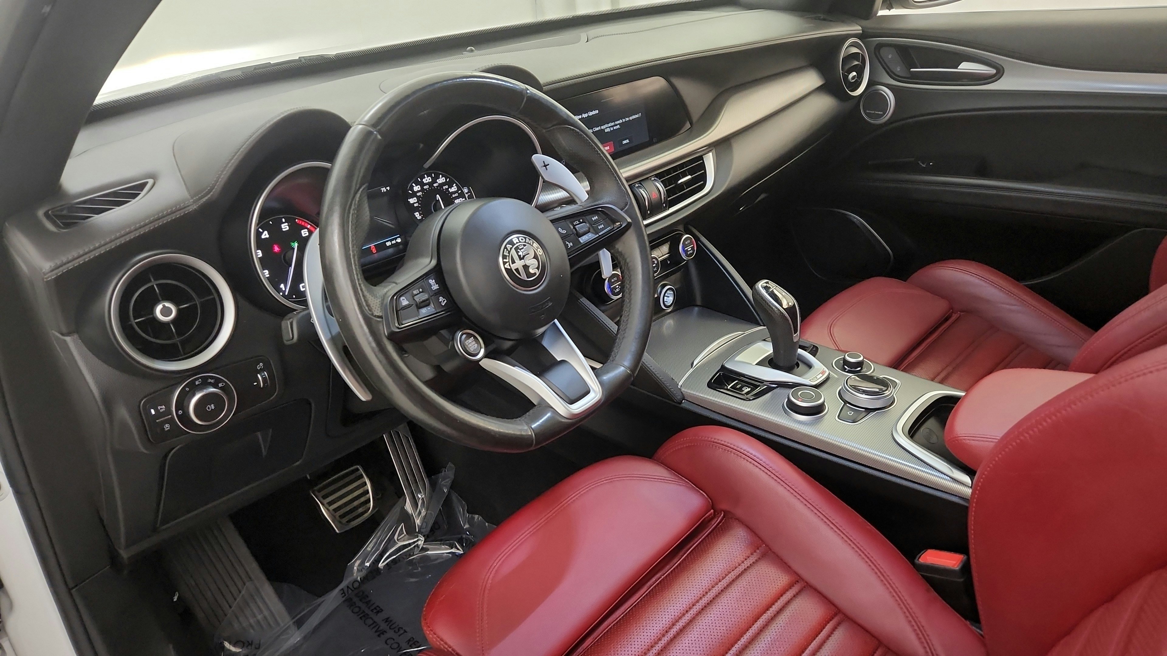 Used 2022 Alfa Romeo Stelvio Veloce AWD/4WD image 16