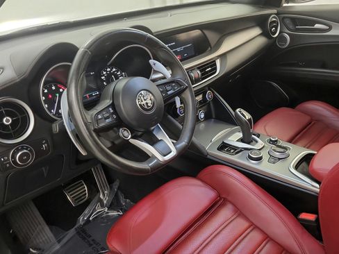 Used 2022 Alfa Romeo Stelvio Veloce AWD/4WD image 16