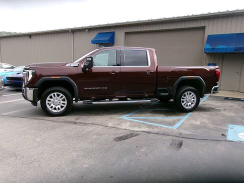 Used 2024 GMC Sierra 2500 SLE w/ SLE Value Package; image 12