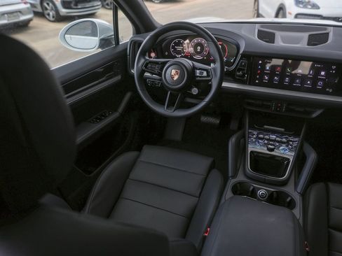 New 2025 Porsche Cayenne image 32