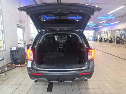 Used 2022 Ford Explorer XLT w/ Equipment Group 202A image 10