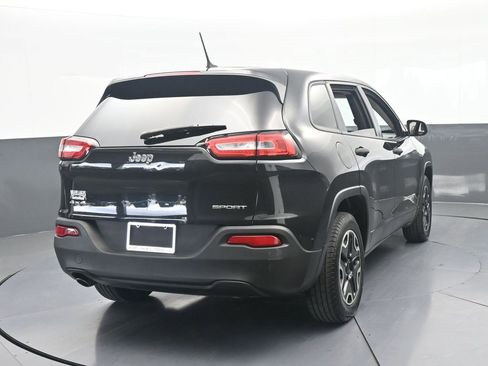 Used 2016 Jeep Cherokee Sport AWD/4WD image 5