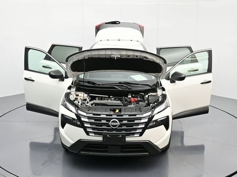 Used 2024 Nissan Rogue S image 43