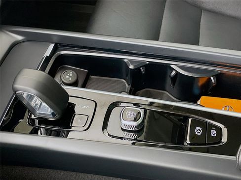 Used 2024 Volvo XC60 B5 Core image 21