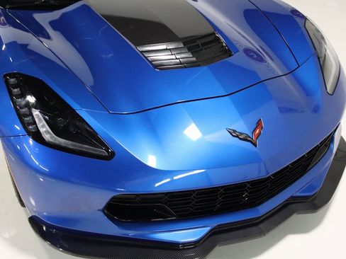 Used 2016 Chevrolet Corvette Stingray Coupe w/ Carbon Flash Badge Package image 8