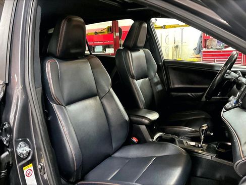 Used 2017 Toyota RAV4 SE image 7