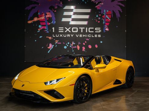 Used 2023 Lamborghini Huracan EVO RWD image 3