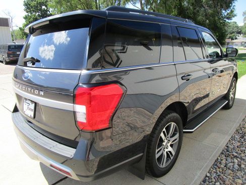 Used 2022 Ford Expedition XLT AWD/4WD image 7