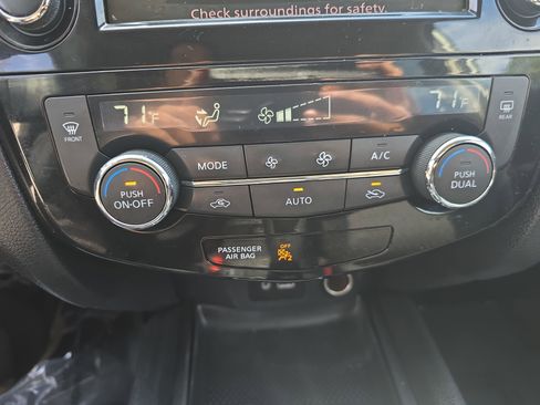 Used 2018 Nissan Rogue SV image 25