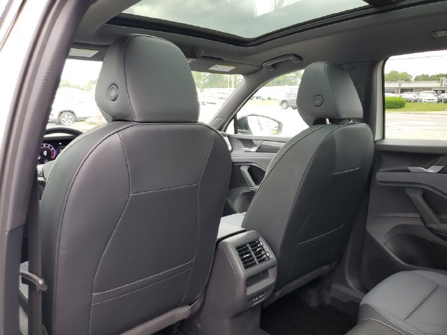 Used 2025 Volkswagen Tiguan SE R-Line AWD/4WD image 17