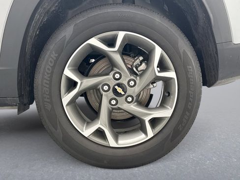 Used 2025 Chevrolet Trax LT FWD image 21