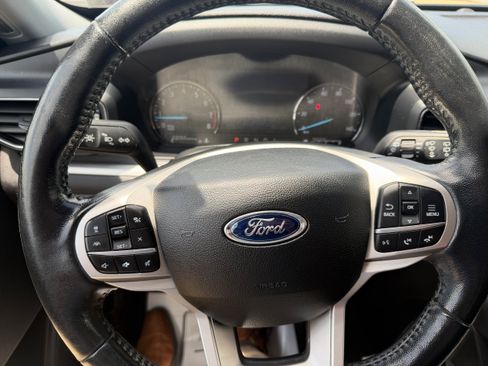 Certified 2022 Ford Explorer XLT w/ Equipment Group 202A AWD/4WD image 27