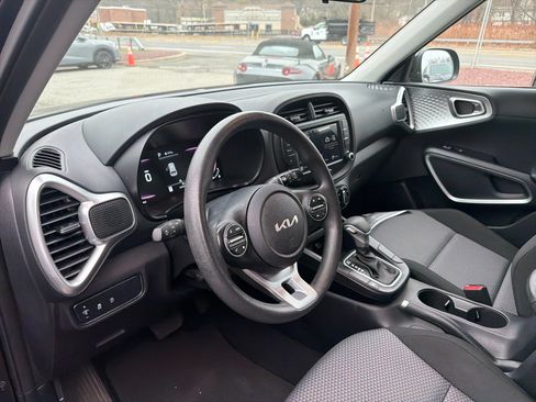 Used 2023 Kia Soul LX w/ LX Technology Package image 17