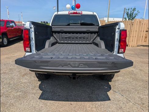 Used 2024 Chevrolet Colorado ZR2 w/ Technology Package AWD/4WD image 21