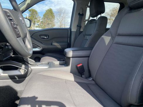 Used 2024 Nissan Frontier SV image 15