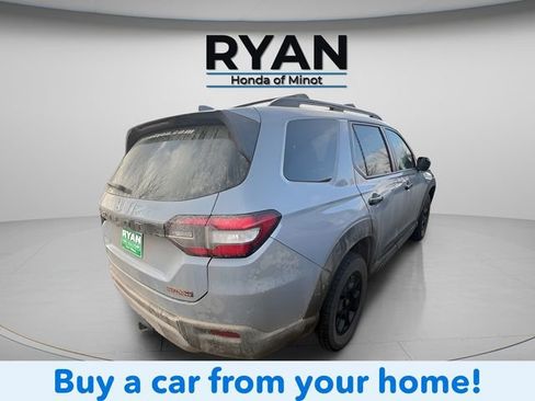 Used 2023 Honda Pilot TrailSport image 3