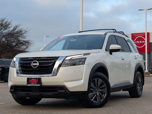 Certified 2024 Nissan Pathfinder SV image 2