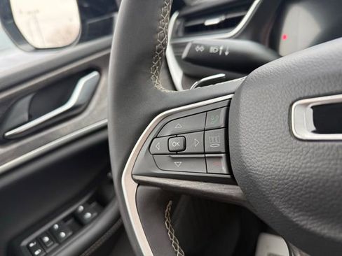 Used 2023 Jeep Grand Cherokee L Limited w/ Black Appearance Package image 29