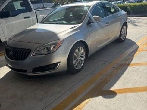 Used 2014 Buick Regal image 2
