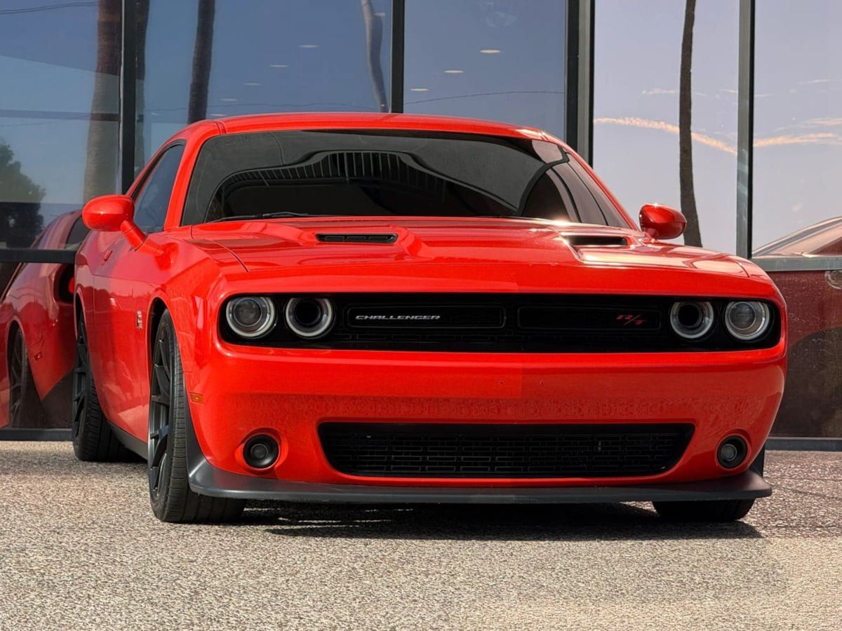 Used 2016 Dodge Challenger R/T Scat Pack w/ Leather Interior Group RWD image 18