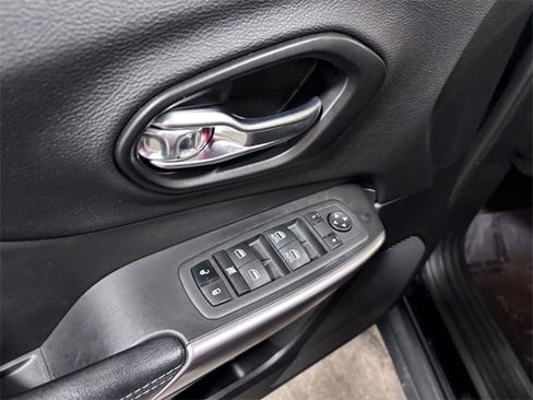 Certified 2022 Jeep Cherokee Latitude Lux image 13