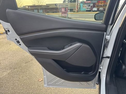 Used 2022 Ford Mustang Mach-E Select image 16