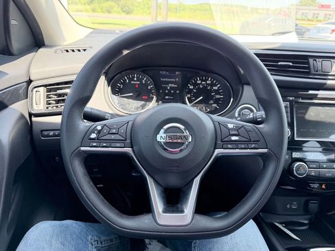 Used 2020 Nissan Rogue Sport SV FWD image 15