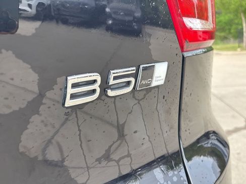 Used 2023 Volvo XC40 B5 Plus w/ Protection Package Premier image 9