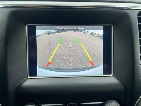 Used 2018 Jeep Grand Cherokee Laredo image 27