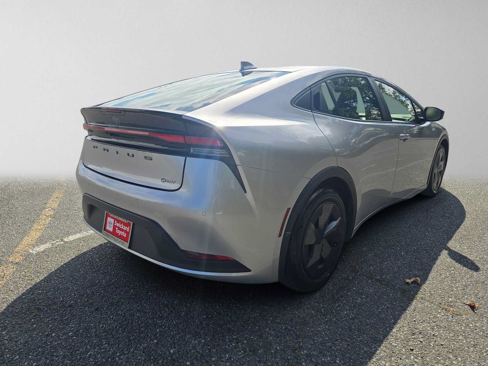 Certified 2025 Toyota Prius LE FWD image 3