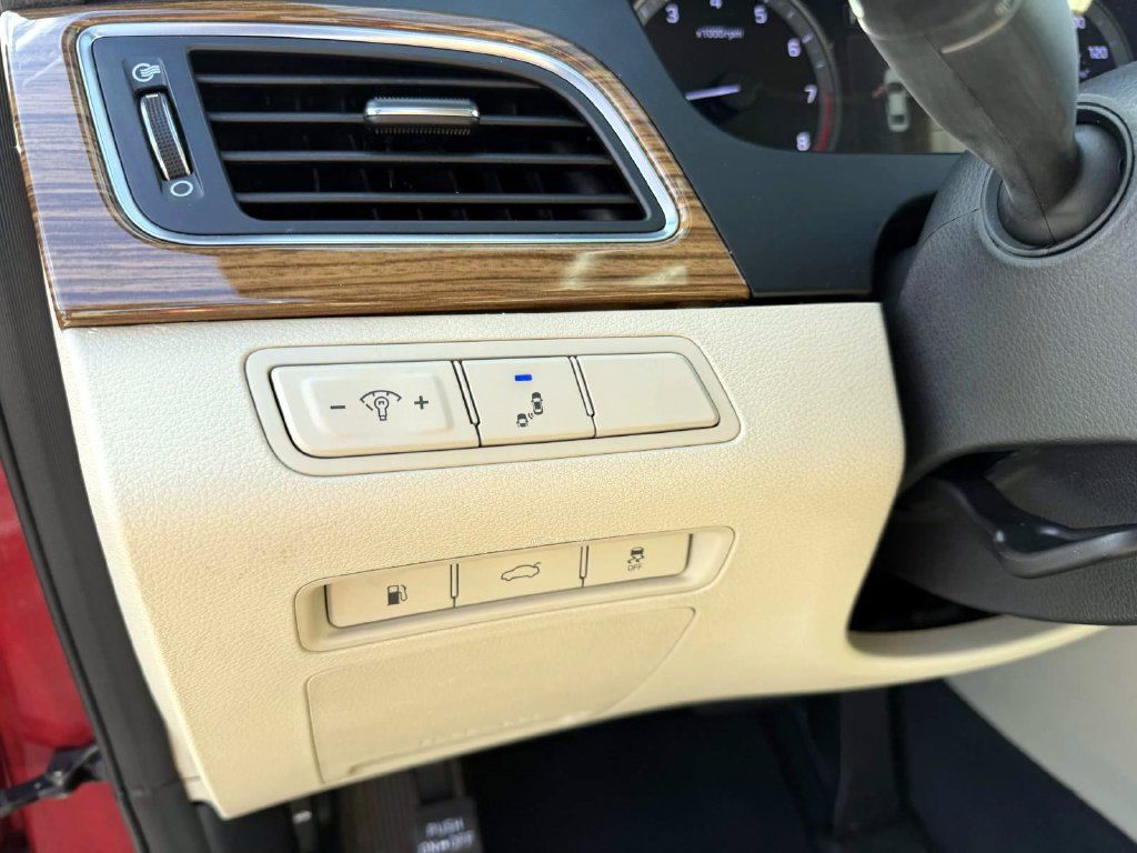 Used 2015 Hyundai Sonata Limited w/ Option Group 05 FWD image 19