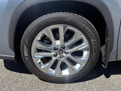 Used 2020 Toyota Highlander Limited AWD/4WD image 9