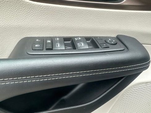 Used 2023 Chrysler Voyager LX FWD image 13