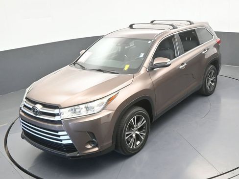 Used 2019 Toyota Highlander LE FWD image 44