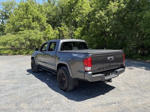 Used 2017 Toyota Tacoma TRD Sport w/ Tow Package (A/T) AWD/4WD image 7