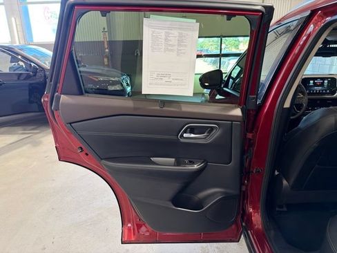 Certified 2023 Nissan Rogue Platinum AWD/4WD image 11