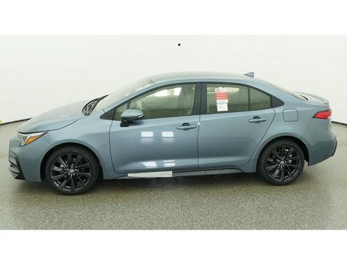 Used 2026 Toyota Corolla SE w/ SE Premium Package FWD image 3