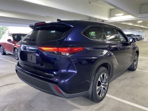 Used 2020 Toyota Highlander XLE AWD/4WD image 4