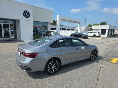 Used 2025 Volkswagen Jetta Sport FWD image 3