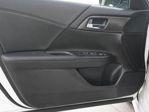 Used 2016 Honda Accord Sport image 17