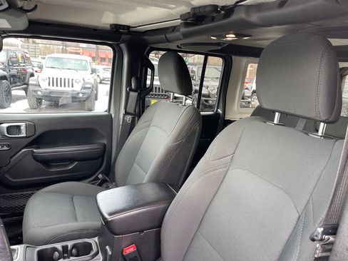 Used 2019 Jeep Wrangler Unlimited Sport S image 14