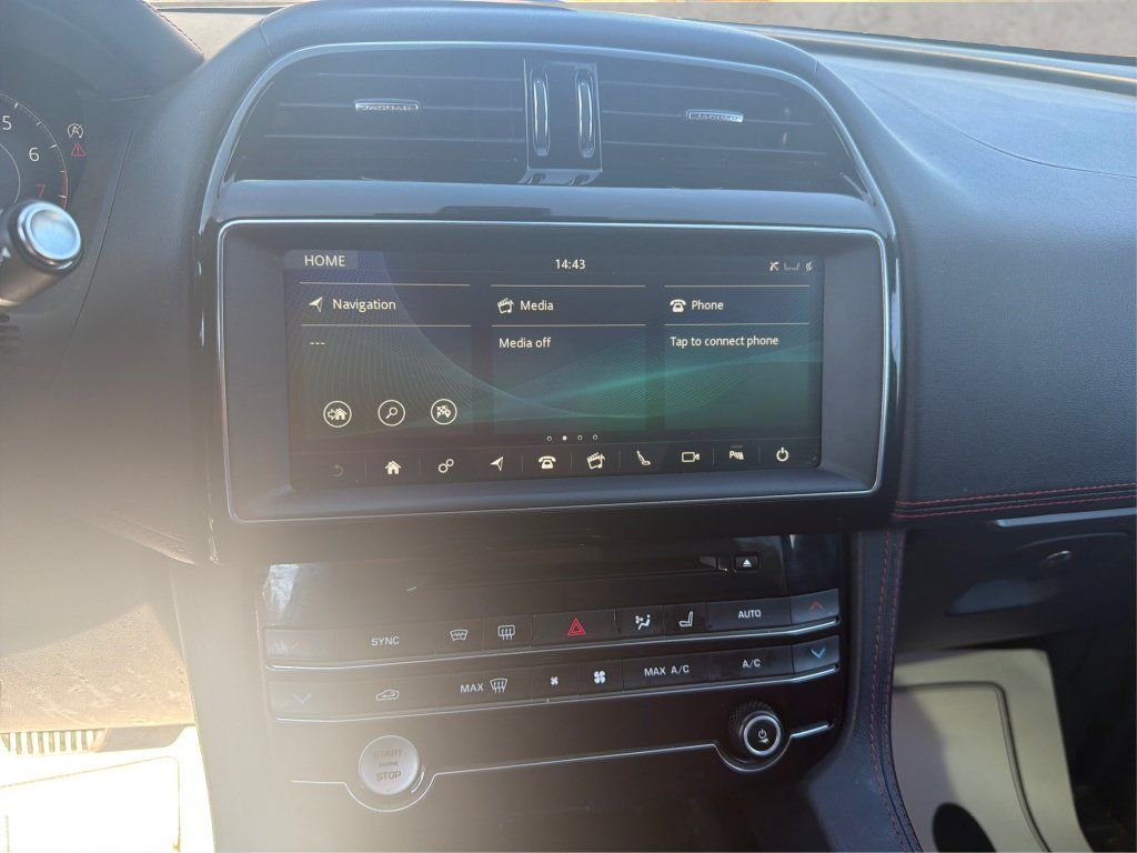 Used 2020 Jaguar F-PACE R-Sport AWD/4WD image 24