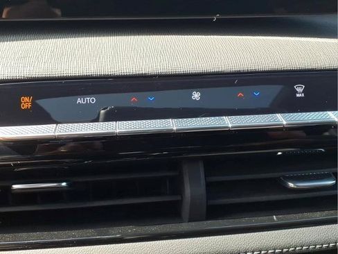 Used 2025 Buick Enclave Sport Touring w/ Super Cruise Package FWD image 11