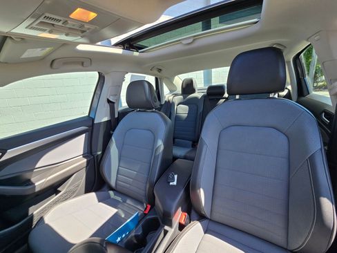 Used 2025 Volkswagen Jetta SE image 25