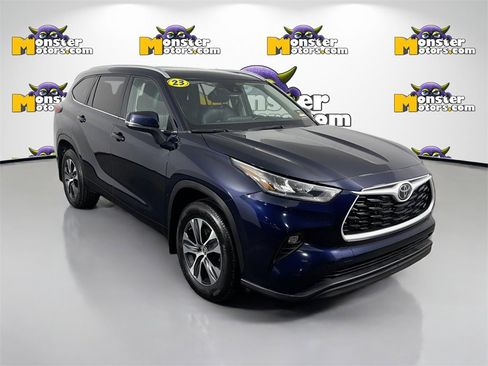 Used 2023 Toyota Highlander L image 3