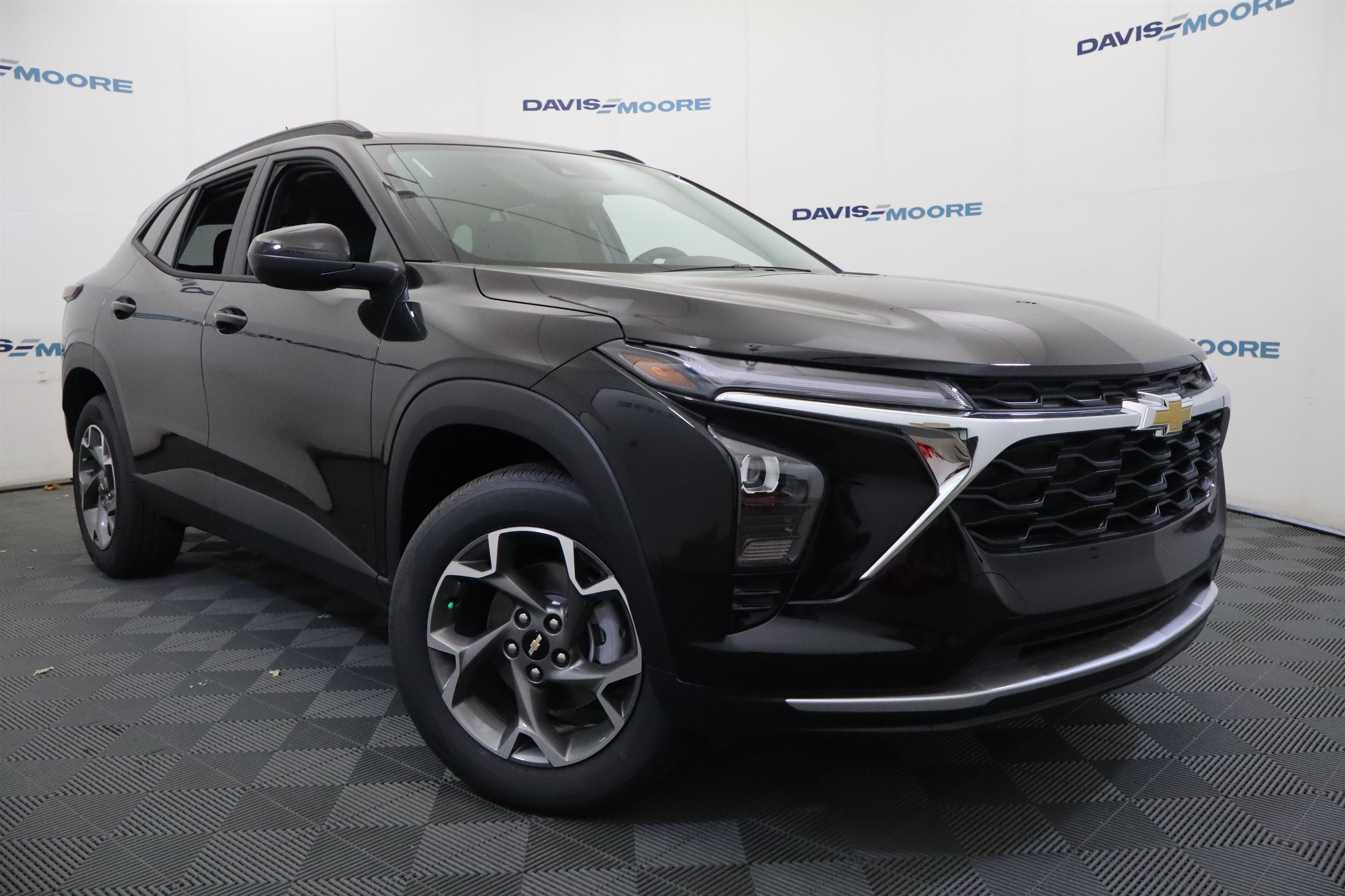 New 2026 Chevrolet Trax LT w/ LT Convenience Package FWD image 2