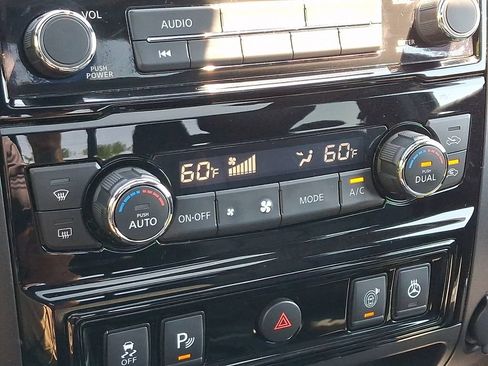 Used 2021 Nissan Titan PRO-4X w/ Pro-4x Convenience Package AWD/4WD image 16
